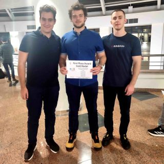 Na regionalnom informatičkom takmičenju „ICPC SEERC 2024“, ekipe iz Srbije osvojile su prva tri mesta u konkurenciji 91 ekipe iz 10 zemalja i ostvarile najbolji uspeh naše zemlje do sada, kao i plasman na evropski i svetski nivo prestižnog takmičenja ICPC.

Kvalifikaciono takmičenje ICPC SEERC 2024 (The 2024 Southeastern European Regional Contest) održano je od 16. do 17. novembra u Bukureštu u Rumuniji za takmičare iz Albanije, Bugarske, Kipra, Grčke, Severne Makedonije, Moldavije, Rumunije, Turske, Ukrajine i Srbije.

Prvo mesto zauzeli su studenti Univerziteta u Novom Sadu – ekipa Infinity – Nikola Pešić i Viktor Lučić sa PMF-a i Tadija Šebez sa FTN-a, a trener im je bio dr Marko Savić sa PMF-a.

Ovim su se plasirali i na evropski nivo takmičenja koje će se održati od 28. februara do 2. marta naredne godine u Portugalu, ali i na svetski nivo prestižnog takmičenja koje će se, najverovatnije, održati u Kini.

Čestitamo i želimo im sreću u daljim takmičenjima! 👏👏👏