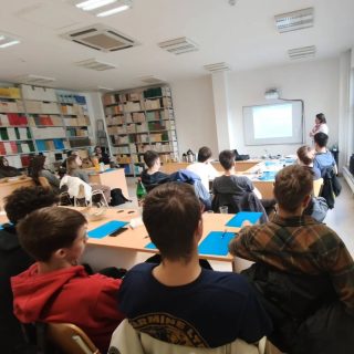 I drugog dana akcije "Budi student jedan dan" smo ugostili maturante na Departmanu za matematiku i informatiku! :)
#pmfnovisad #pmfns #informatikapmf #budistudentjedandan #upis2026